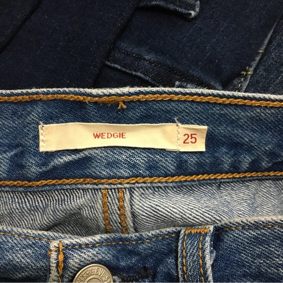 Levi’s Distressed Wedgie jeans. Cropped Raw Hem. Size 25 - Picture 6 of 8